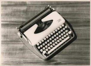Adler Schreibmaschine "Tippa" von Heinz R. Hübner