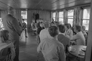 Rheinfahrt auf dem städtischen Motorschiff "Friedrich Töpper" für Sprachschüler und -schülerinnen aus Schweden.