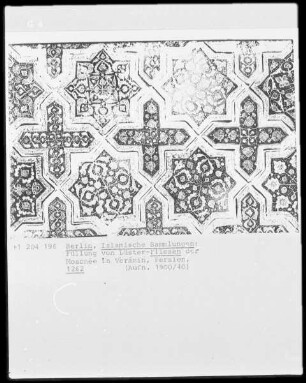 Füllung von Lüster-Fliesen der Moschee in Veramin