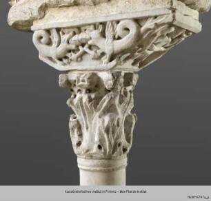 Kapitell und Kämpferaufsatz mit Figuren, Tieren und Drachen