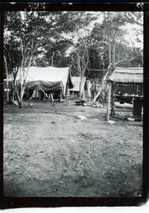 Die Zeltstadt im stehenden Camp Mara