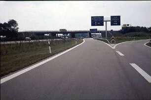 Einfahrt in Tangente Nordwest (Karlsruhe Richtung Kehl) von Nebenfahrbahn West (Karlsruhe Richtung Basel)