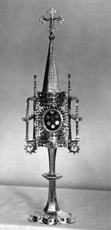 Ostensorium mit Reliquien der heiligen Anna : Ostensorium mit Reliquien der heiligen Anna. Silber, Silberblech, Glas, Glas (farbig), Email, vergoldet; Höhe 52 cm (1486/1500, Ergänzung 1586/1615). Untermühlegg, Kapelle Sankt Wendelin und Anna