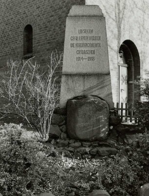 Denkmal für die Gefallenen des 1. Weltkrieges : Denkmal für die Gefallenen des 1. Weltkrieges. Granit (nach 1918). Großräschen, Kirchhof
