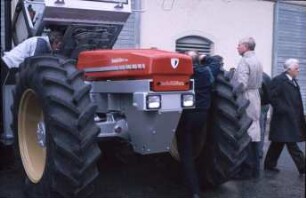 Fotografie: Traktor, Traktorkonzept, Systemtraktor, Ballastierung, Service & Reparatur