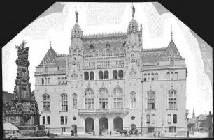 Budapest. Königl. Ung. Finanz-Ministerium und Dreifaltigkeitssäule