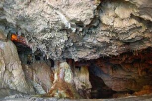 Insel Sardinien - Tropfsteinhöhle : Eingangsbereich der Tropfsteinhöhle Grotta di Nettuno bei Alghero ist nur vom Meer aus erreichbar, 2006