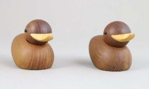 Zwei kleine hölzerne Enten
