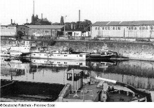 Neustädter Hafen (Hafenstraße) mit Personen-Seitenraddampfer "Schmilka"