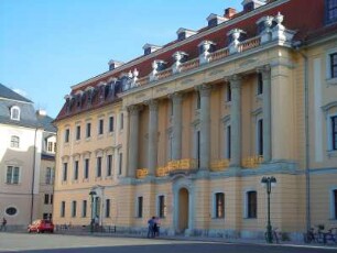 Weimar - Musikhochschule : Das Gebäude der Musikhochschule, aufgenommen in der Innenstadt von Weimar am 28. April 2012