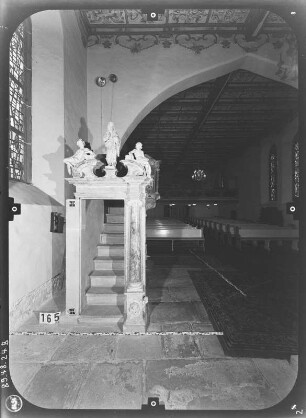 Gera. Trinitatiskirche (1609-1611; Turmbau 1899; F. Köberlein). Inneres mit Kanzel (1612-1615) nach Nordwest