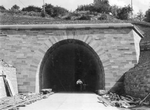 Engelbergtunnel, km 581,940 - 582,260 Südportal, Röhre Stuttgart - Heilbronn