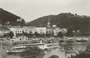 Bad Schandau, Blick über die Elbe mit Bahnhofsfähre und Dampfer auf die Stadt