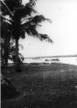 Gouverneursdampfer Kaiser Wilhelm II, vor dem Zoll in Salale (Rafidji-Delta)