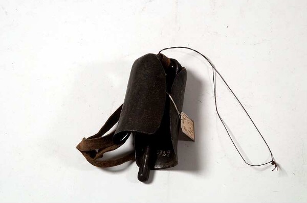 Cowbell with collar