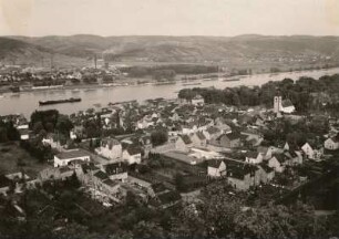 Bad Breisig, Rheinisches Schiefergebirge. Blick rheinaufwärts vom Vierburgenblick jenseits Bad Hönningen