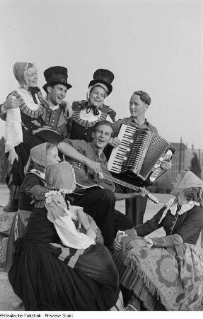 Ensemble in Tracht
