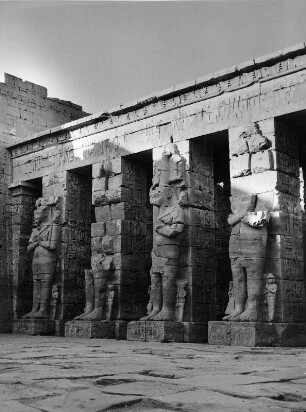 Theben (West). Medînet Hâbu. Totentempel des Ramses. 3.Osirispfeilerhalle (1185ante/1075ante)