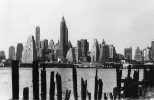 Manhattan von Brooklyn gesehen, New York, aus der Serie 'Die Welt des Tabaks'