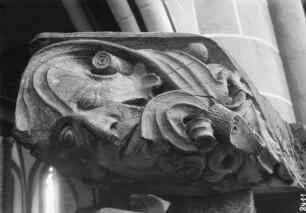 Konsole von der ehemaligen Empore der Stadtpfarrkirche mit Blattmaske