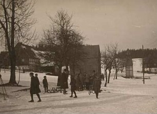 Schellerhau, Schullandheim : Schellerhau. Schullandheim des Meißner Realgymnasiums. Ankunft der Klasse