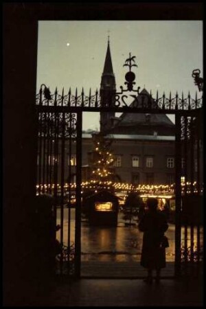 Salzburg: Weihnachtmarkt am Domplatz