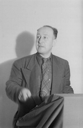 1. Arbeitstagung der Jugendredakteure "Die Tat ins Wort - durchs Wort zur Tat" im Haus der Jugend : Albert Norden während einer Rede