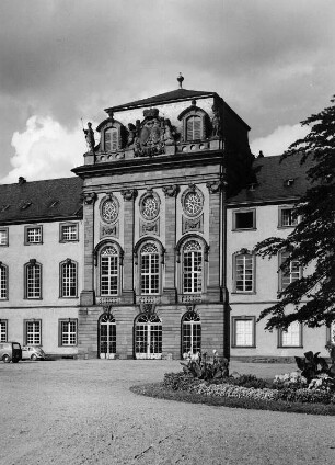 Kleinheubach. Fürstlich-Löwensteinsches Schloss (1723-1732; L. R de la Fosse, J. Dientzenhofer, J. J. Rischer). Mittelbau