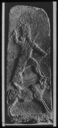 Paris, Louvre, Hadad auf Jungstier a. Arslan-Tash [Arslan Tash], 7. Jhd.