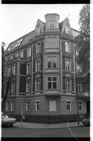 Kleinbildnegative: U.a. Mietshaus, Handjery- Ecke Albestraße, 1983