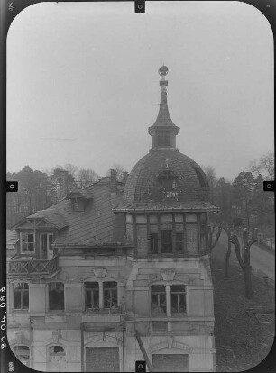 Dresden-Kleinzschachwitz, Berthold-Haupt-Straße 128. Kurhaus Kleinzschachwitz (1882). Seitenfront (Teilansicht) von Osten (von der Wilhelm-Weitling-Straße)