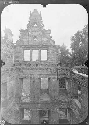 Bad Muskau. Ruine des Neuen Schloßes. Innenansicht