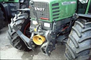 Fotografie: Allradtraktor, Frontanbau, Zapfwelle