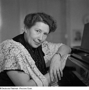 Porträt Pianistin Elfriede Clemen (1903-1985)