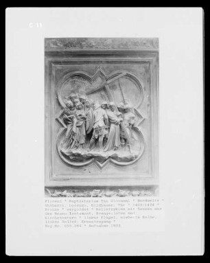 Nordtür — Christusszenen — Kreuztragung