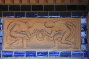 Terrakottareliefs — Tanzende Frauen