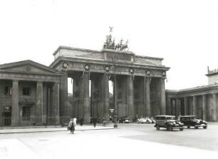 Berlin. Brandenburger Tor, Ansicht vom Pariser Platz