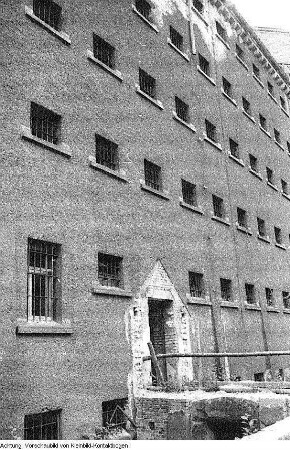 Landgericht : Gefängnisgebäude. Teilfassade des ehemaligen Zellentrakts