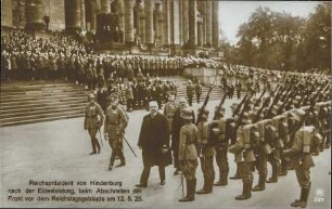 Reichspräsident von Hindenburg nach der Eidesleistung [...]