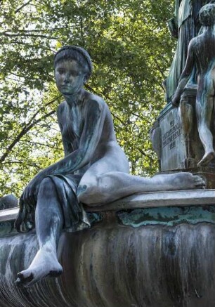 Hygieia-Brunnen — Brunnenfigur