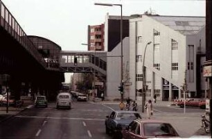 Berlin: Skalitzer-Straße mit Hochbahn; U-Bahnhof Prinzenstraße