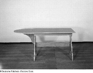 Tisch (Modell W 6)