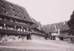 Bamberg, Alte Hofhaltung : Bamberg. Alte Hofhaltung. Fachwerkflügel des Innenhofes