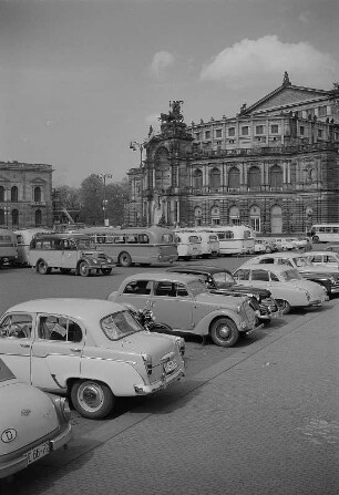 Dresden. Blick zur Semperoper