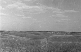 Zweiter Weltkrieg. Frontbilder. Sowjetunion. Landschaft mit Dorf