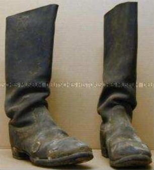 Stiefel (1 Paar)