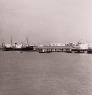 Myanmar (Burma), Rangoon. Blick über den Fluss zum Hafen, um 1962