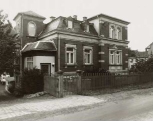 Markneukirchen, Villa : Markneukirchen-Wohlhausen (Vogtlandkreis), Villa, Hauptstraße 6, um 1900, Straßenansicht mit Einfriedung