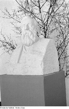 Büste von Friedrich Engels