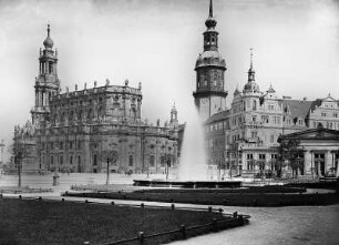 Reiterdenkmal König Johann : Dresden. Blick über den Theaterplatz zur Hofkirche und dem Residenzschloss